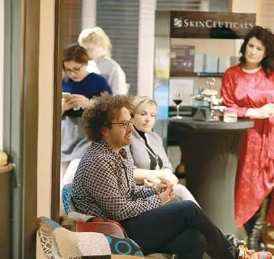 iclal aydin yeni kitabini clinic sbbde kutladi 1